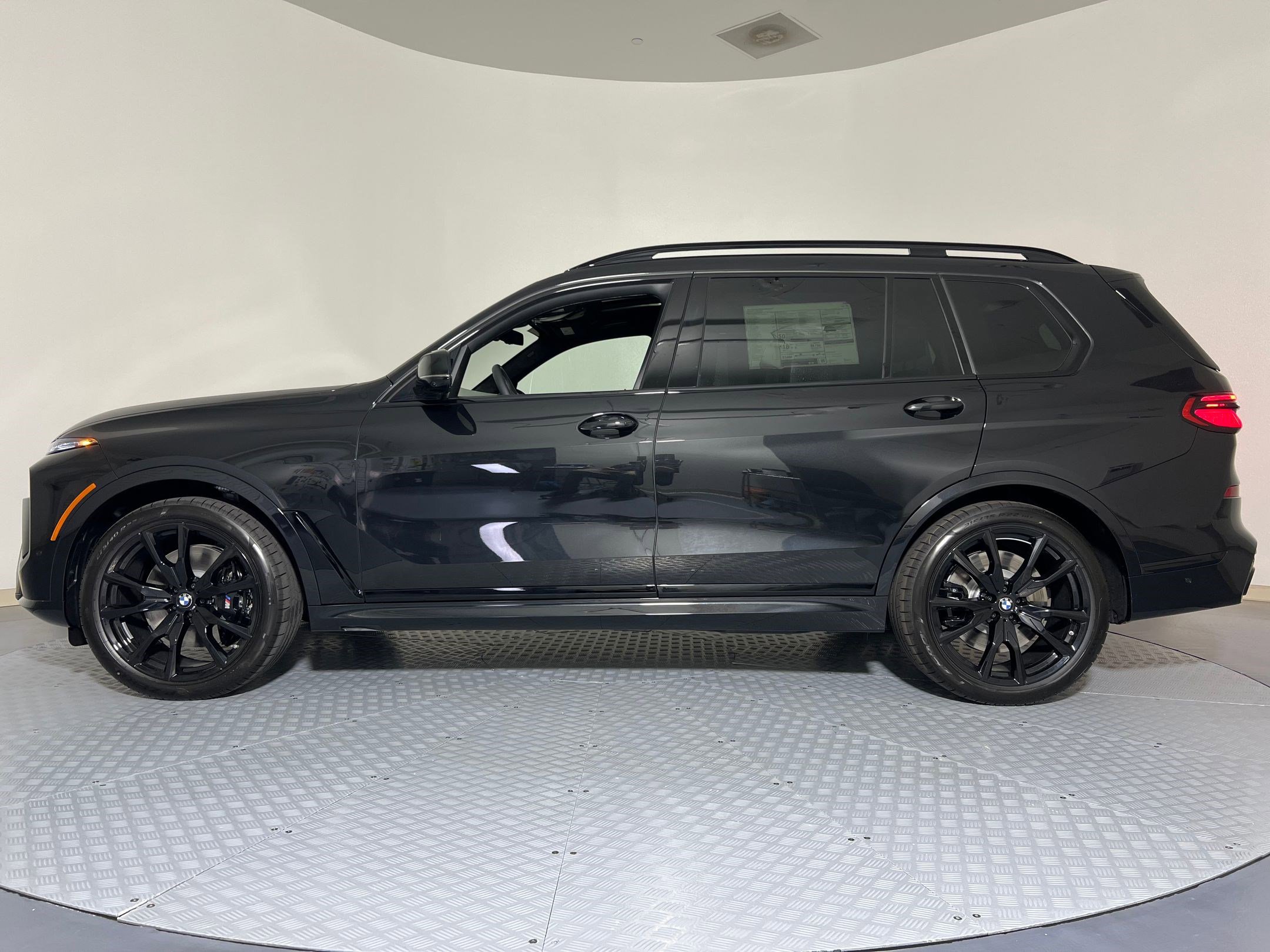 New 2026 BMW X7 M60i image 2