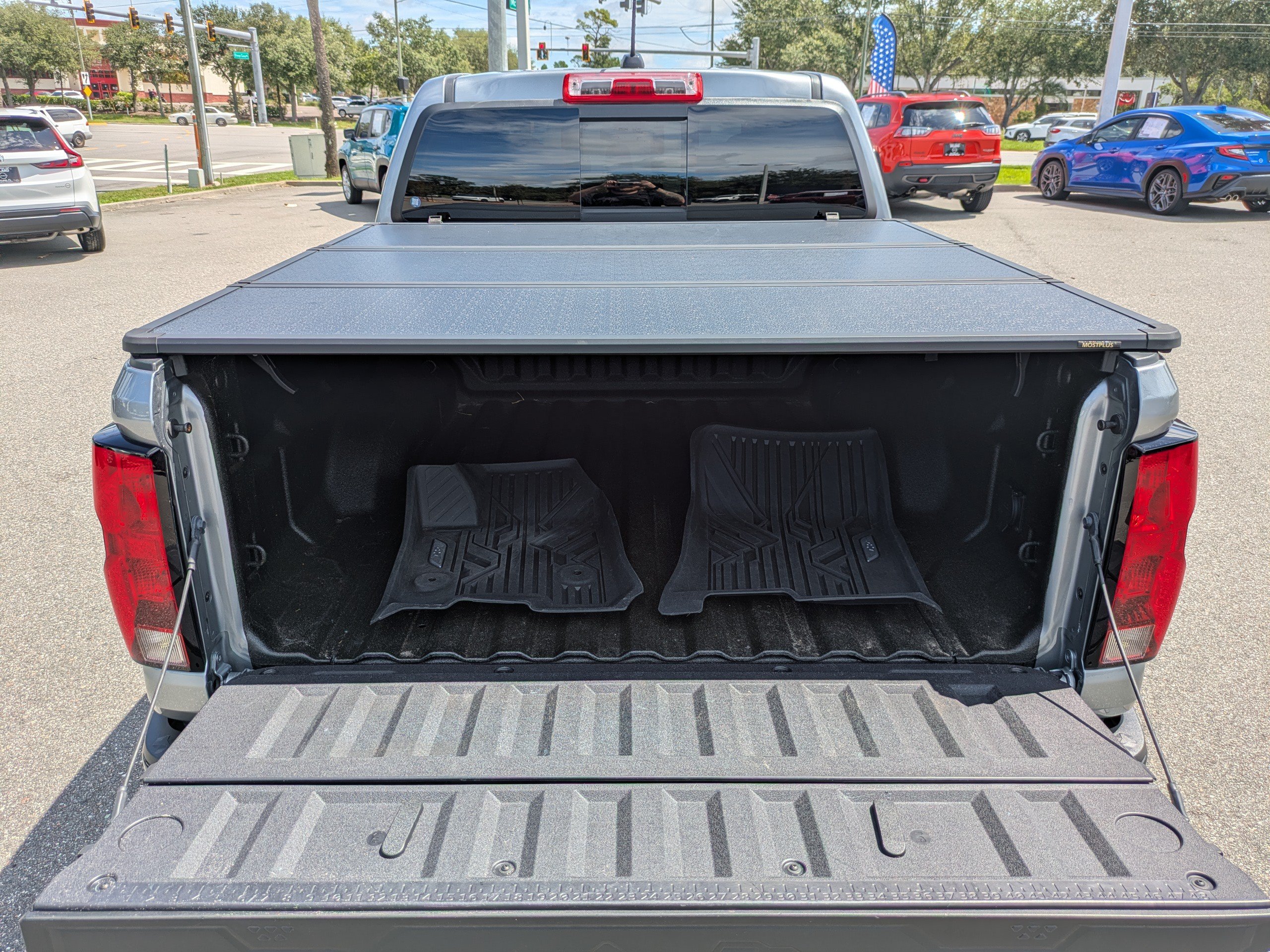 Used 2025 Chevrolet Colorado W/T w/ WT Custom Package AWD/4WD image 13