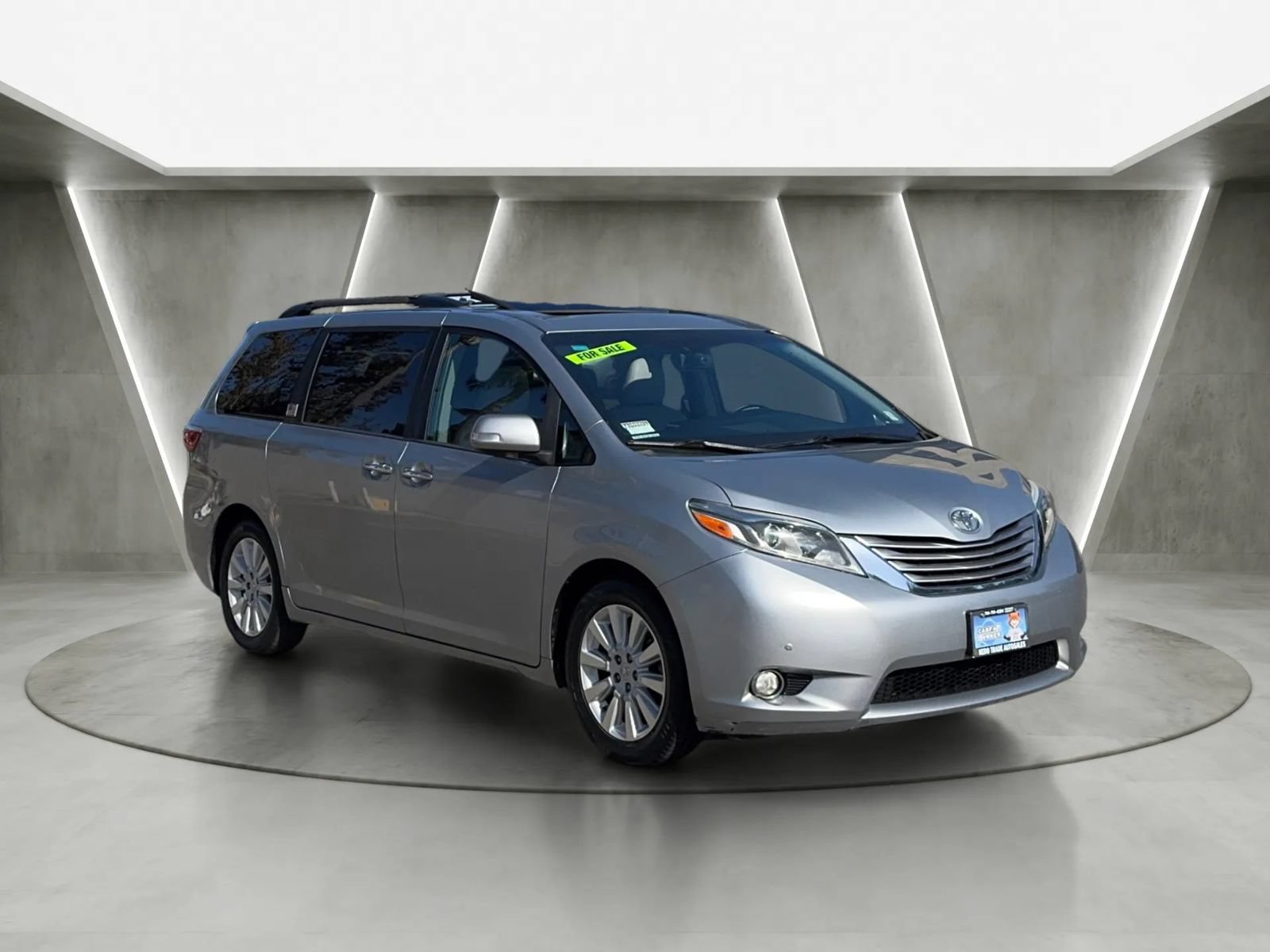 Used 2015 Toyota Sienna Limited Premium FWD image 1