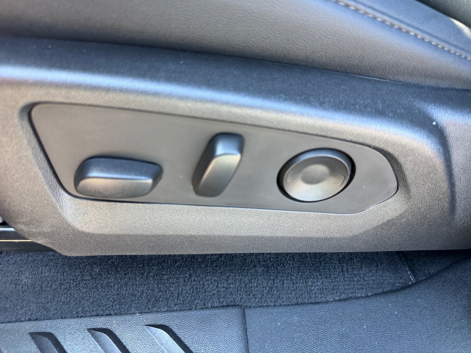 Used 2025 Chevrolet Colorado Trail Boss AWD/4WD image 13