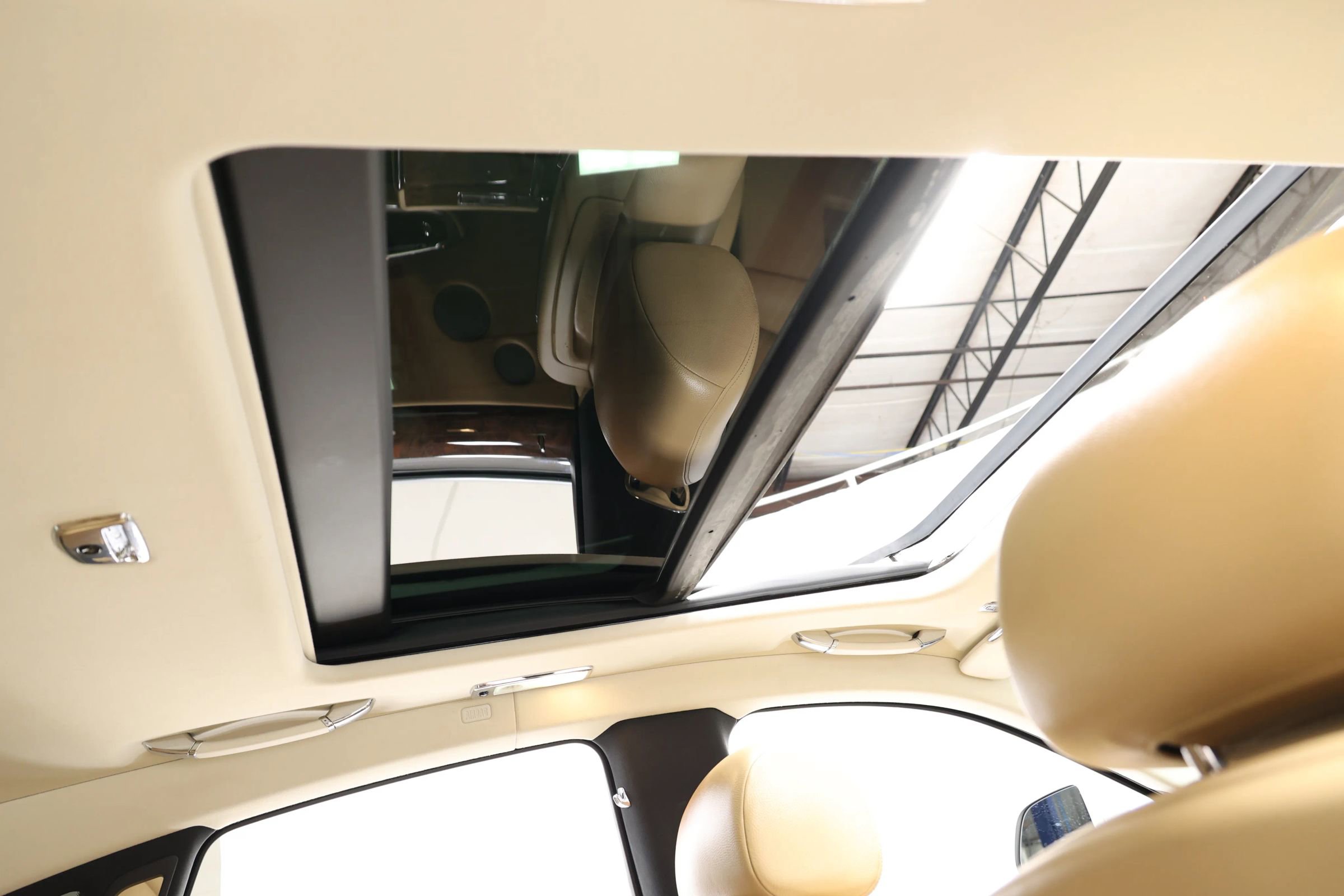 Used 2015 Rolls-Royce Ghost RWD image 87