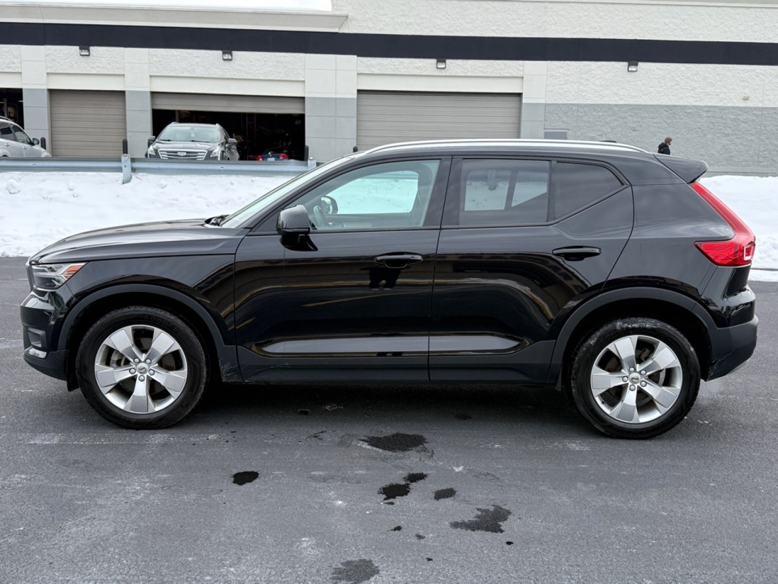 Used 2022 Volvo XC40 T5 Momentum AWD/4WD image 5