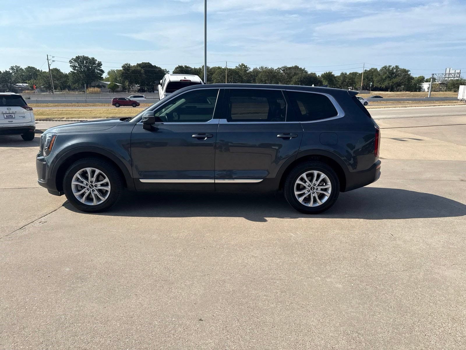 Used 2020 Kia Telluride LX FWD image 8
