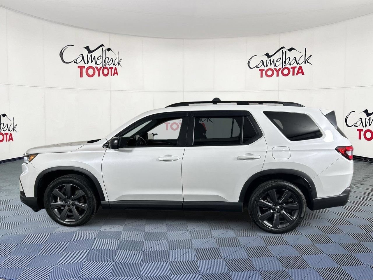 Used 2025 Honda Pilot Sport image 5