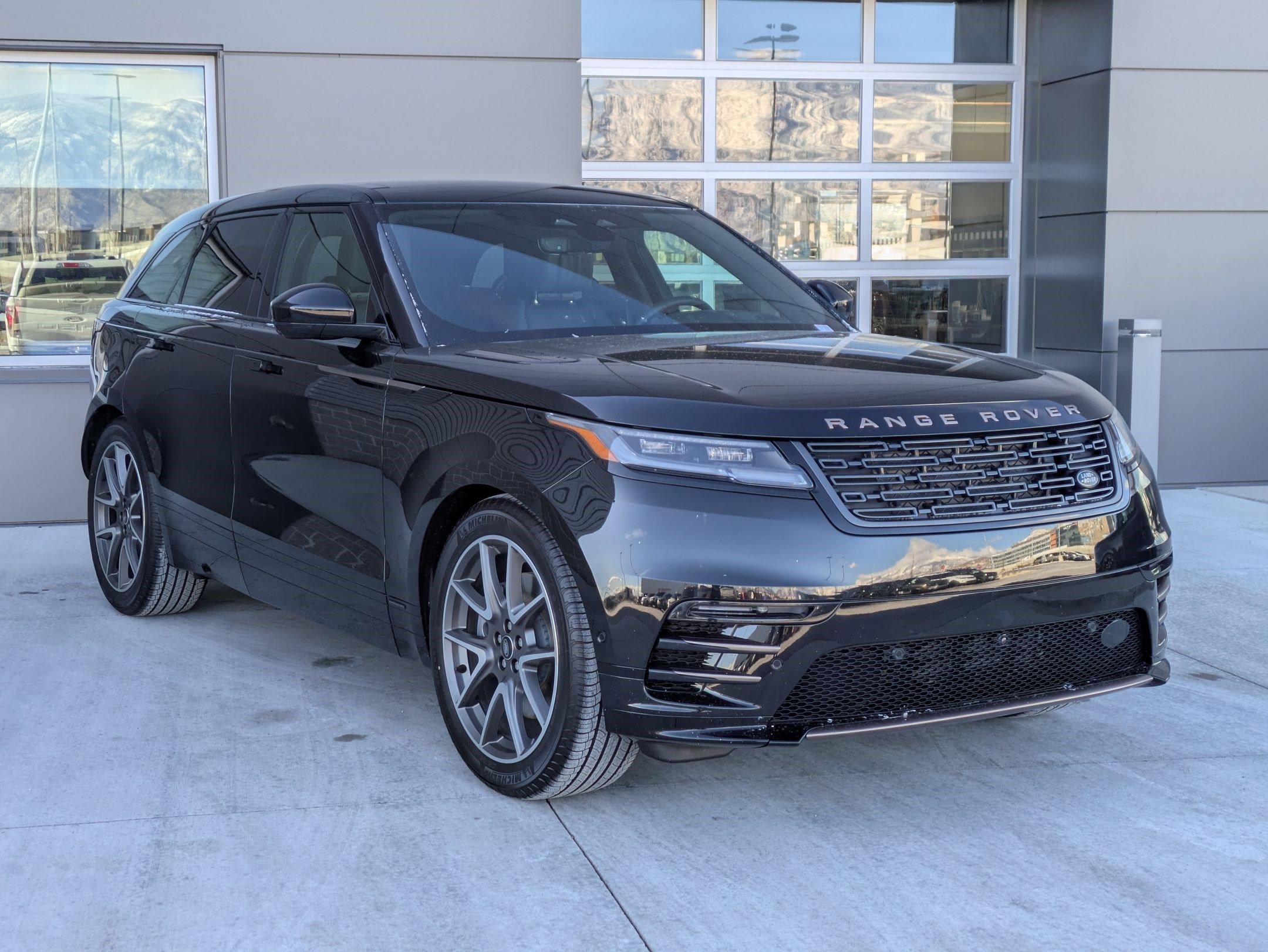 Used 2026 Land Rover Range Rover Velar Autobiography image 3