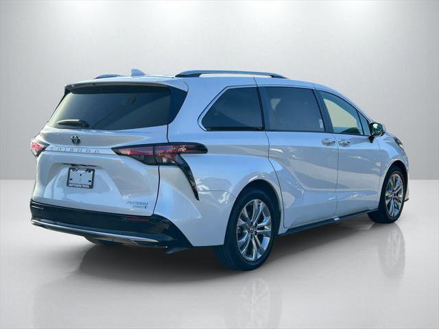 Certified 2023 Toyota Sienna Platinum image 5