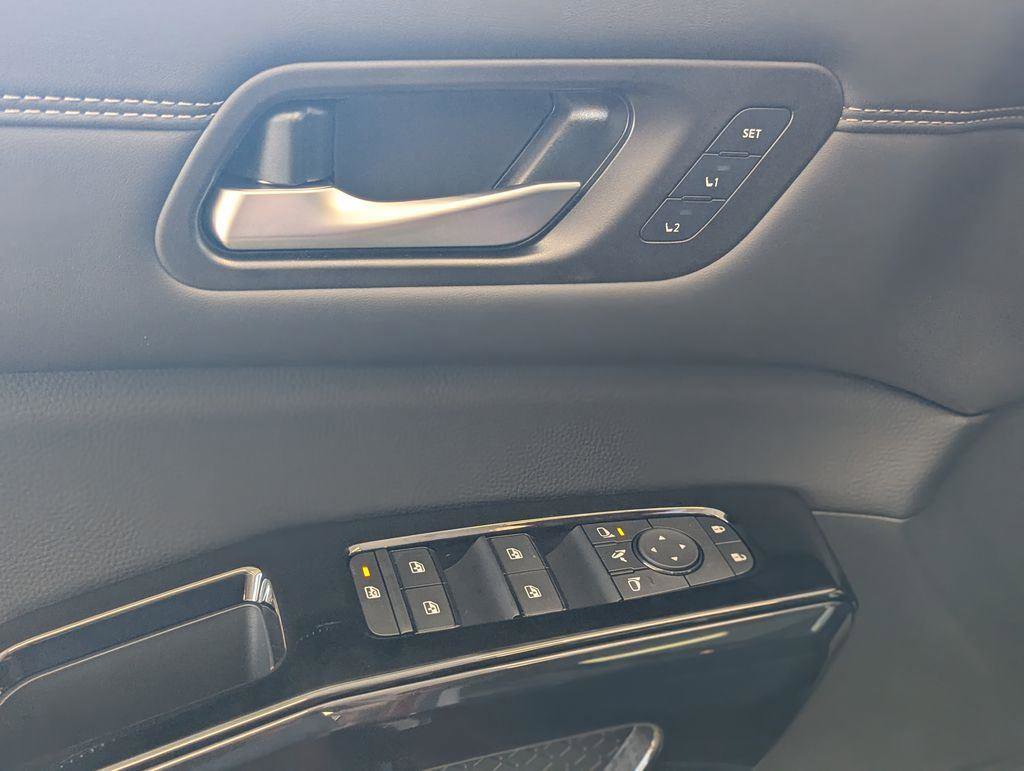 New 2026 Nissan Pathfinder Platinum AWD/4WD image 12