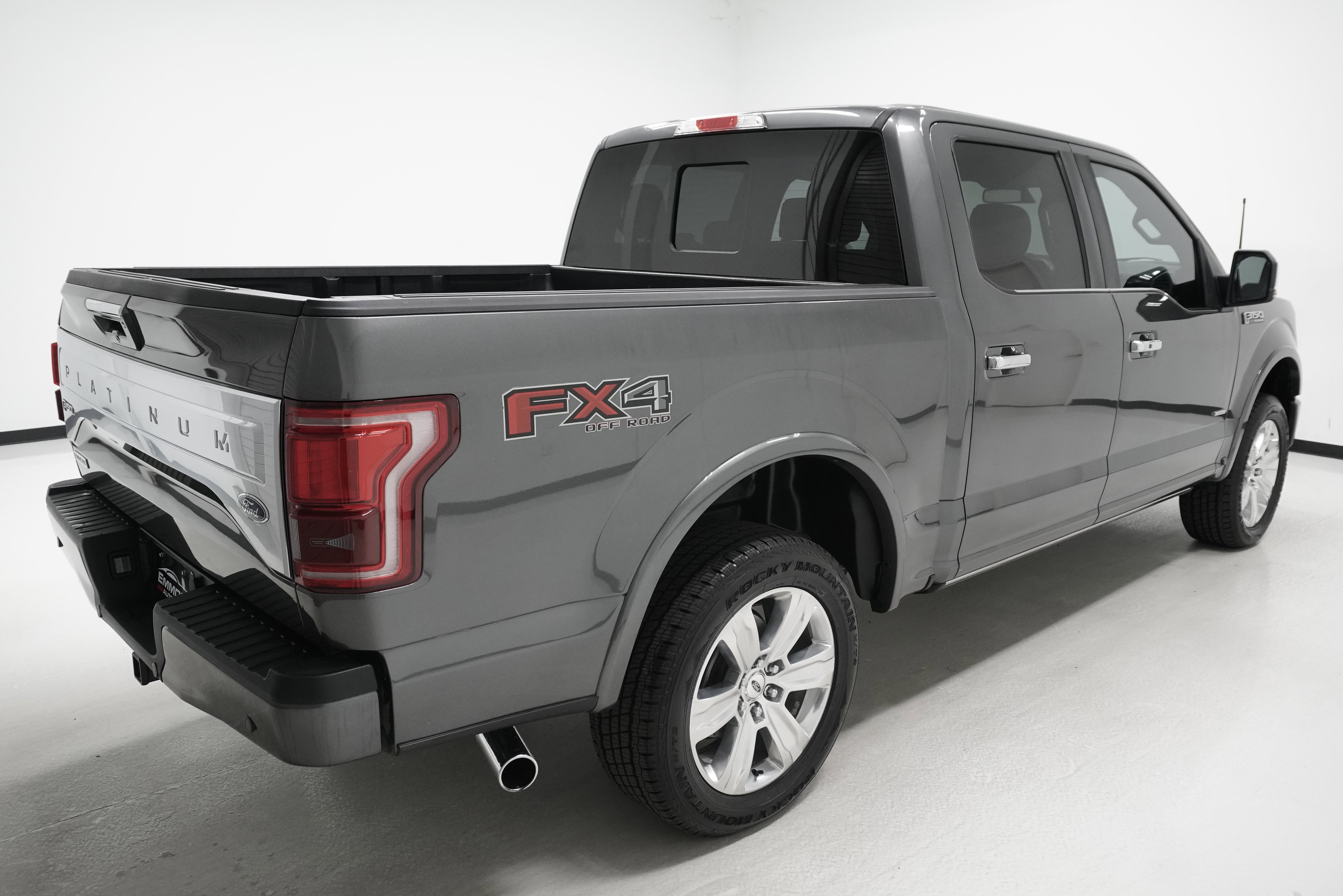 Used 2015 Ford F150 Platinum w/ Equipment Group 701A Luxury AWD/4WD image 4
