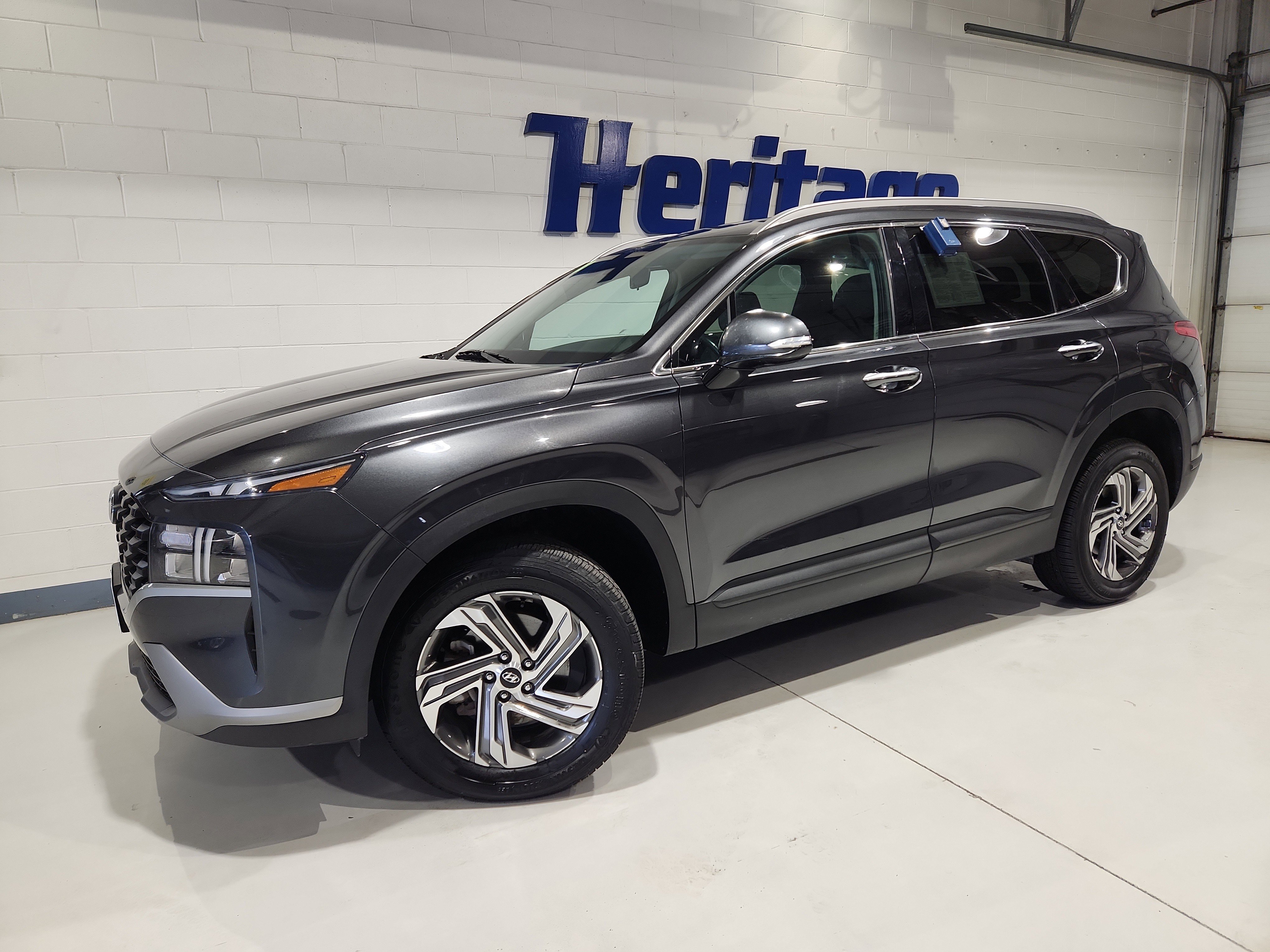 Used 2023 Hyundai Santa Fe SEL image 2