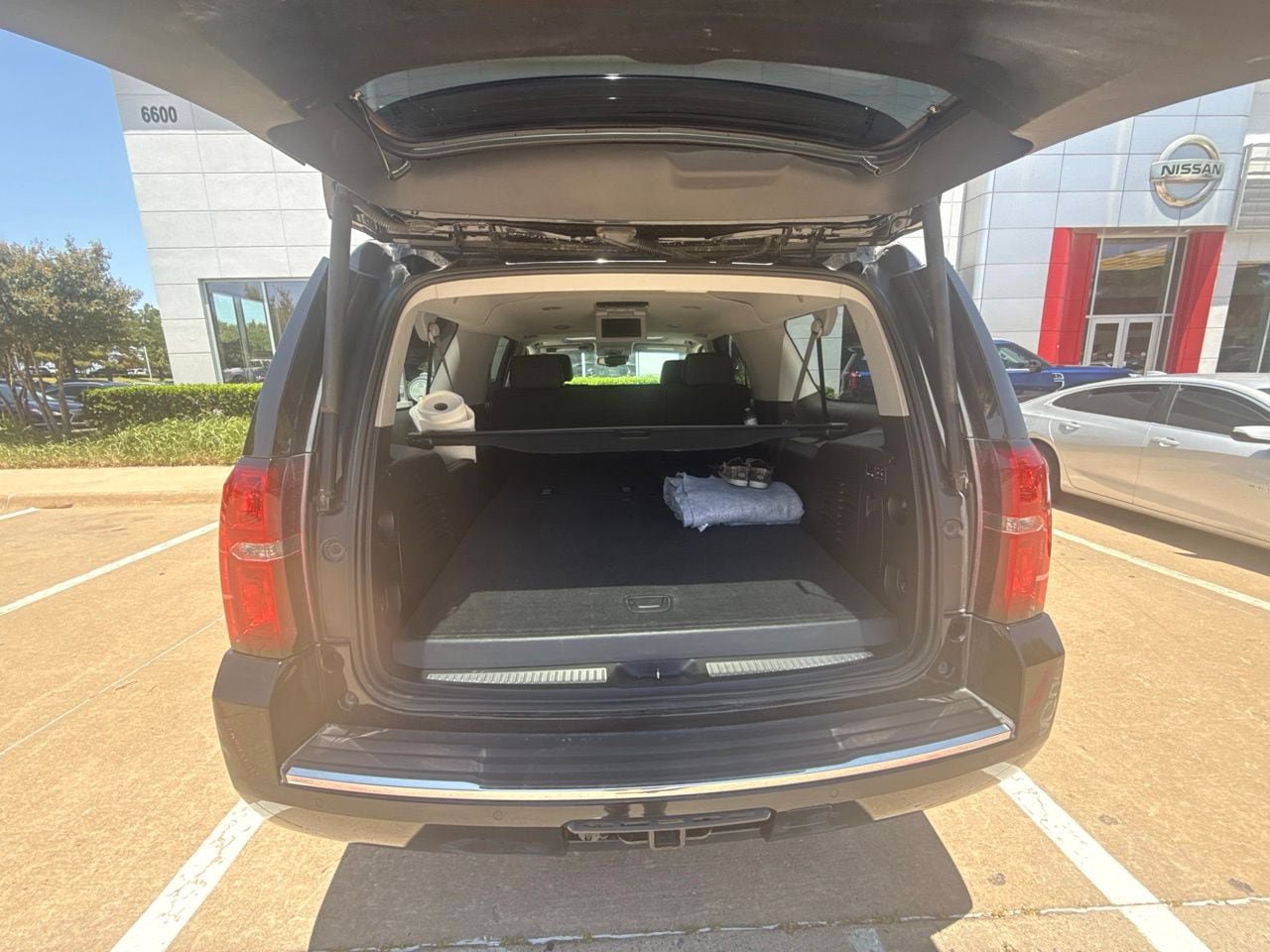 Used 2019 Chevrolet Suburban Premier AWD/4WD image 3