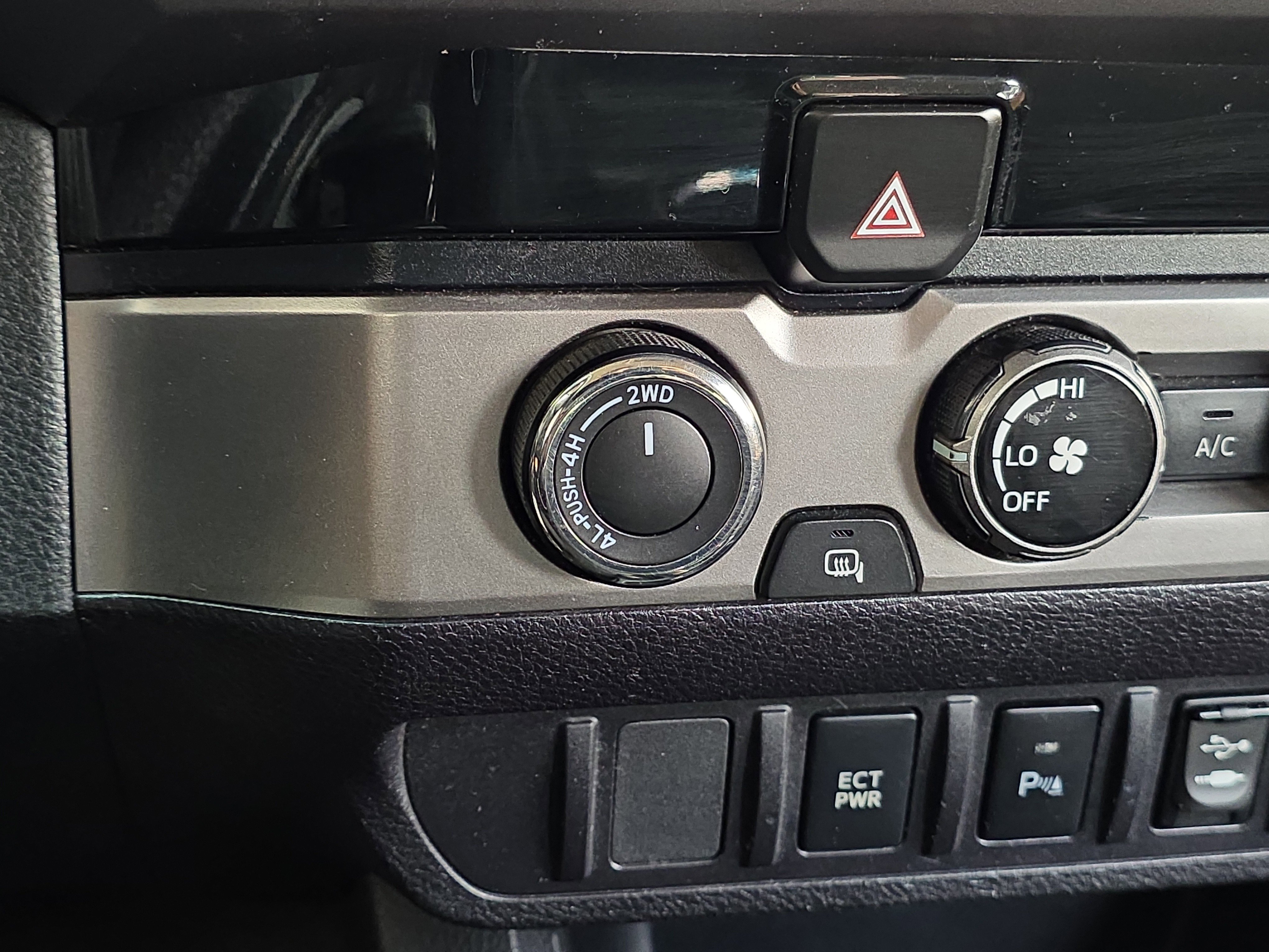 Used 2017 Toyota Tacoma SR5 w/ Tow Package image 22