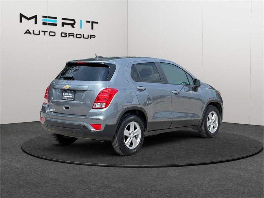 Used 2020 Chevrolet Trax LS w/ Tint and Cruise Package FWD image 9