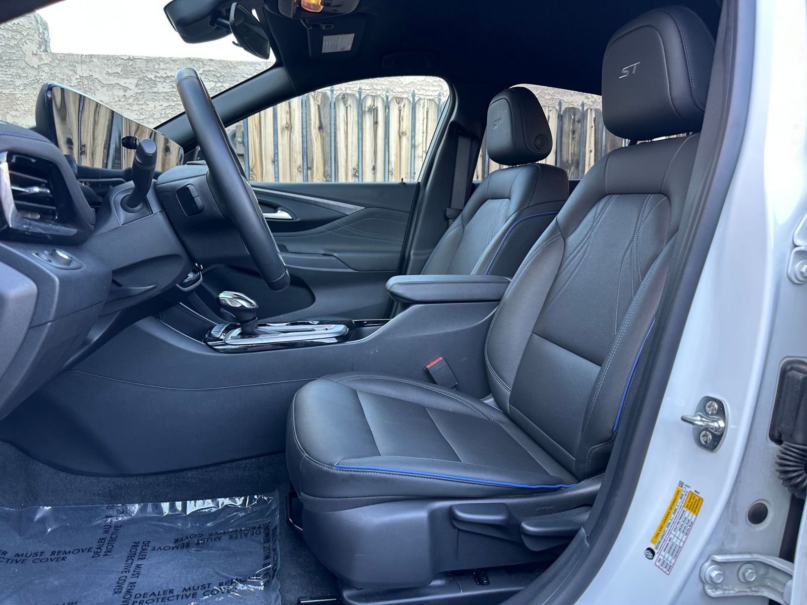 Used 2025 Buick Envista Sport Touring image 24