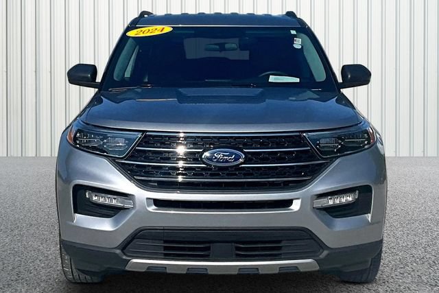 Used 2024 Ford Explorer XLT w/ Equipment Group 202A AWD/4WD image 3