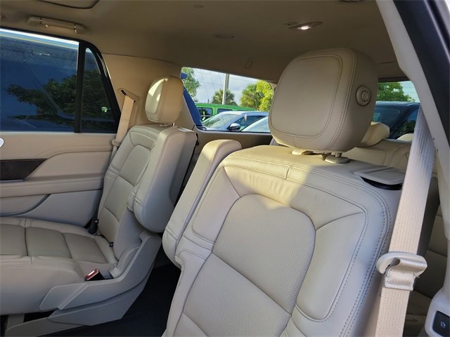 Used 2020 Lincoln Navigator Reserve w/ Luxury Package image 11