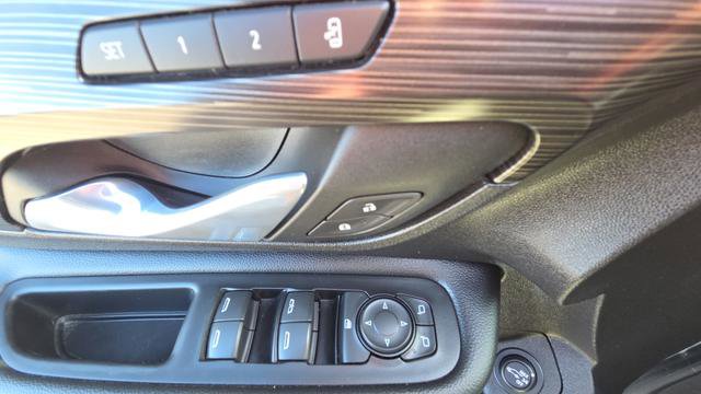 Used 2024 GMC Terrain SLT w/ Infotainment Package II image 28