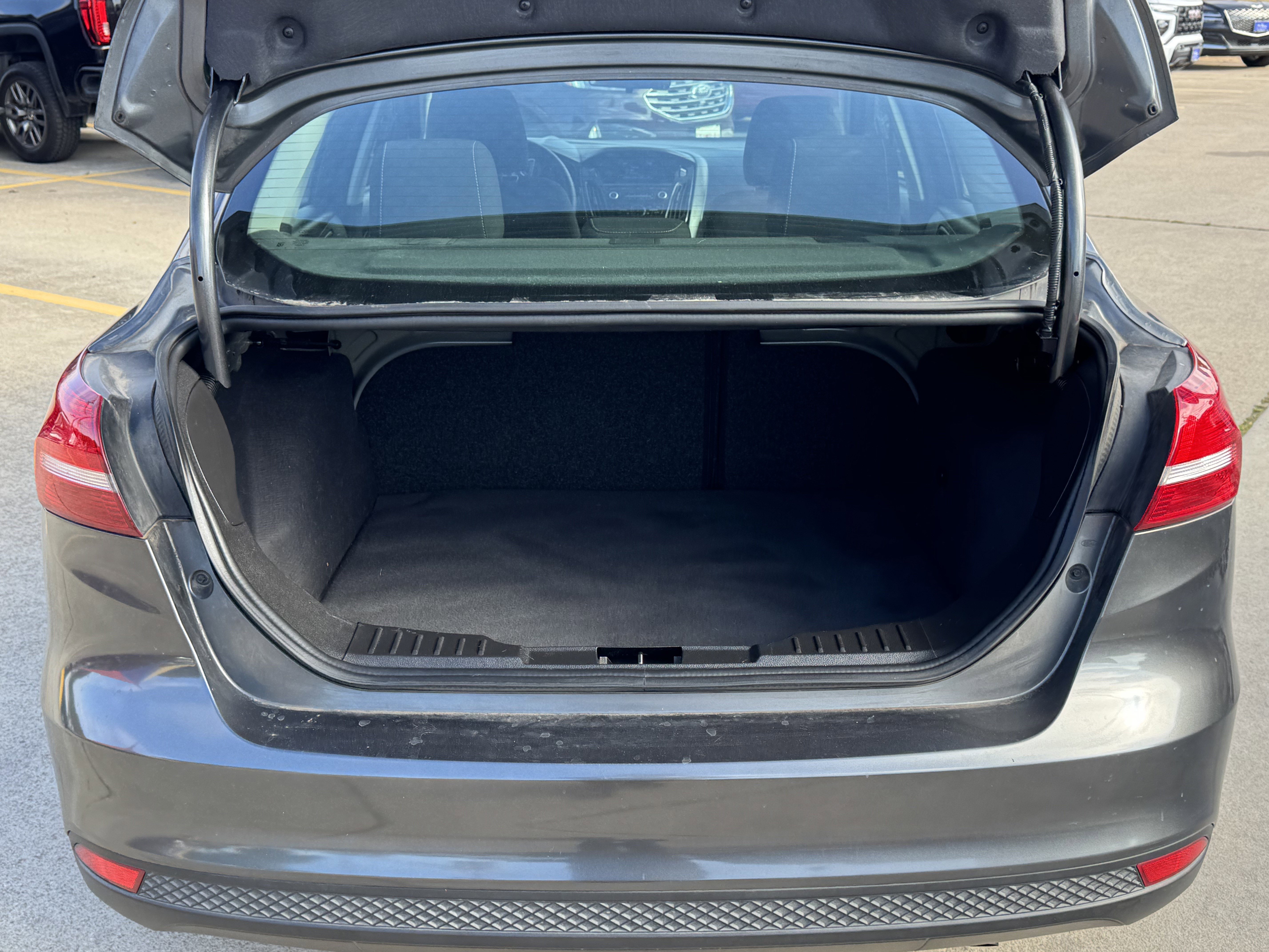 Used 2018 Ford Focus SE image 9