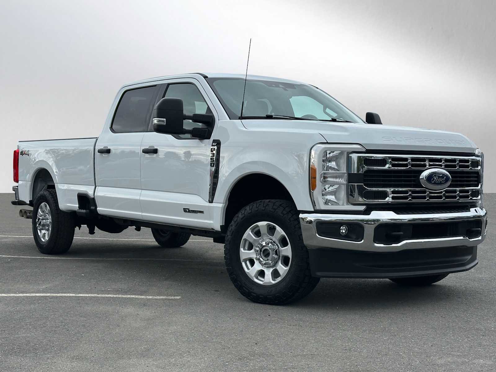 Used 2023 Ford F350 XLT image 1