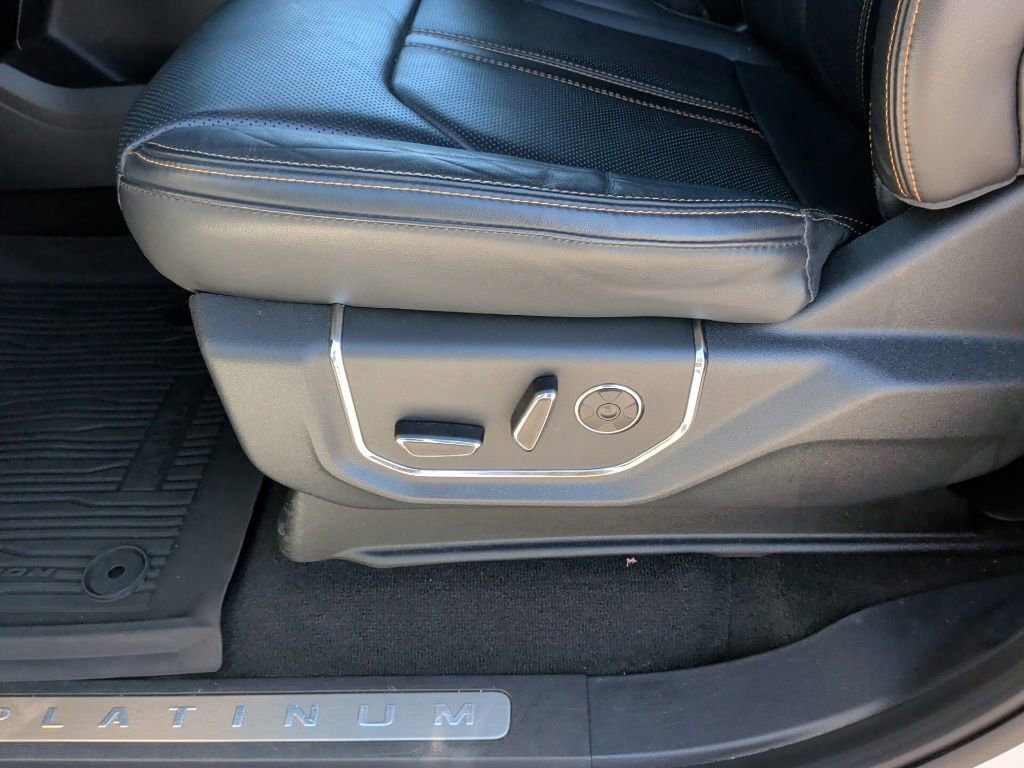 Used 2024 Ford Expedition Platinum image 14