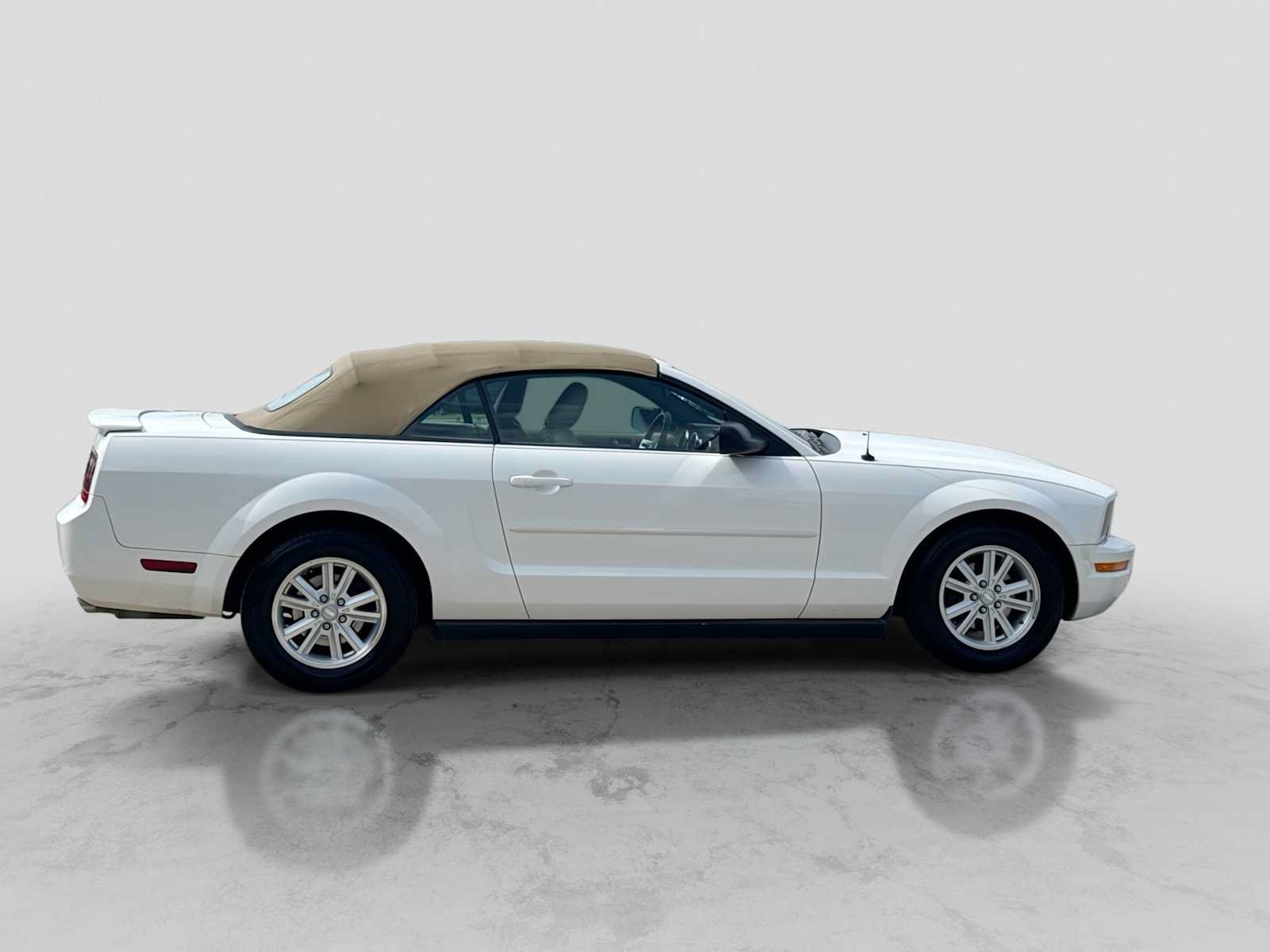 Used 2008 Ford Mustang Premium RWD image 7