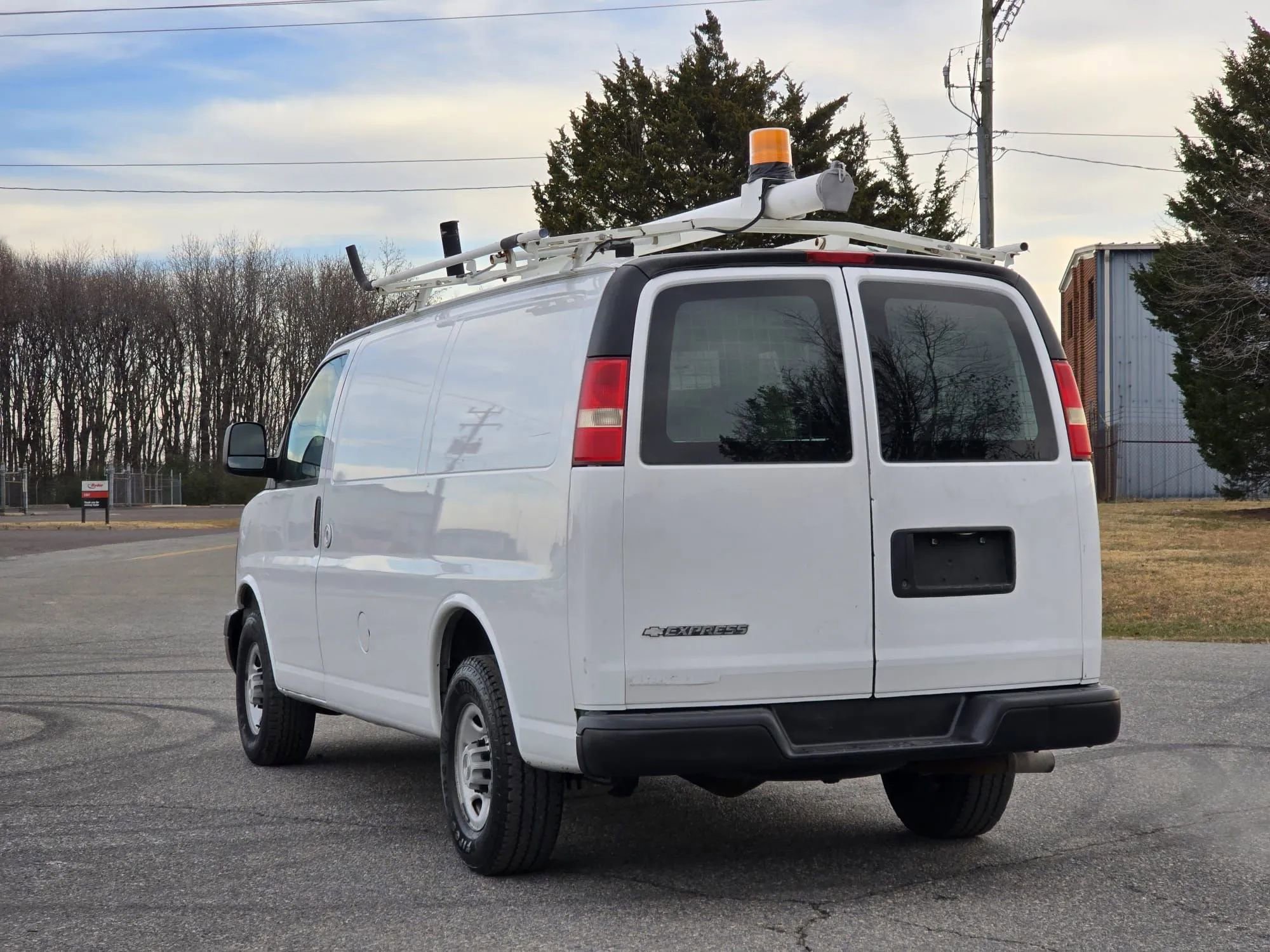 Used 2009 Chevrolet Express 2500 image 12