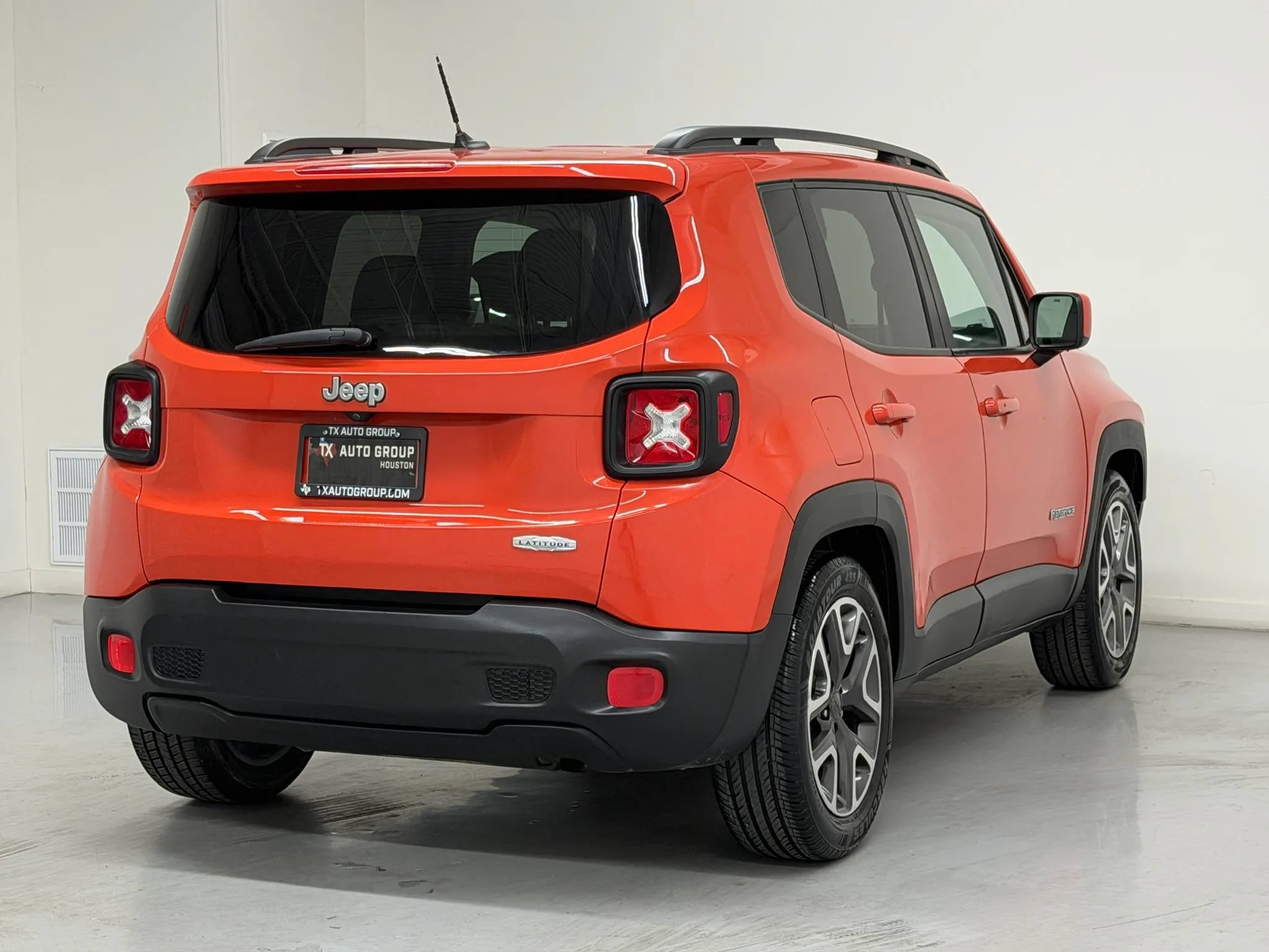 Used 2017 Jeep Renegade Latitude FWD image 90