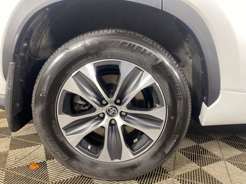 Used 2023 Toyota Highlander XLE image 13