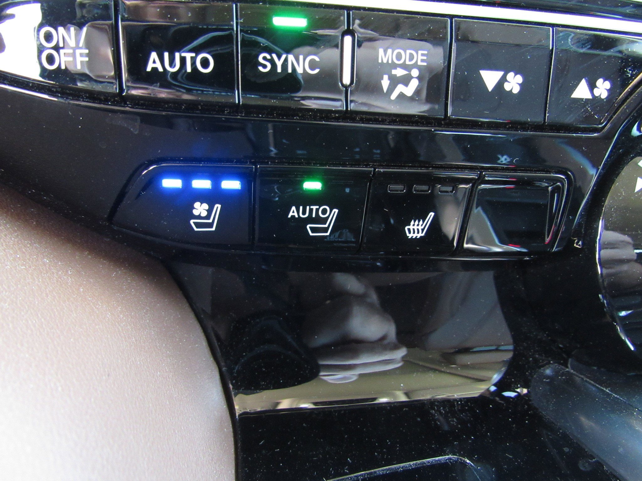 Certified 2024 Acura MDX SH-AWD w/ Advance Package image 22