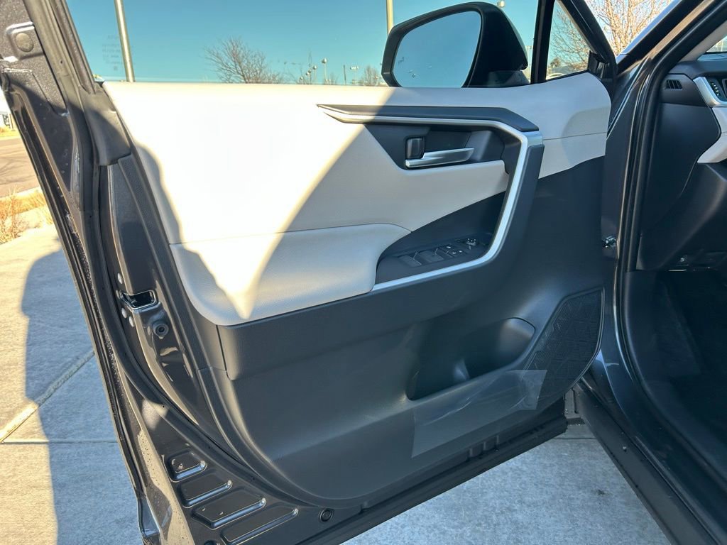 Used 2025 Toyota RAV4 XLE image 8