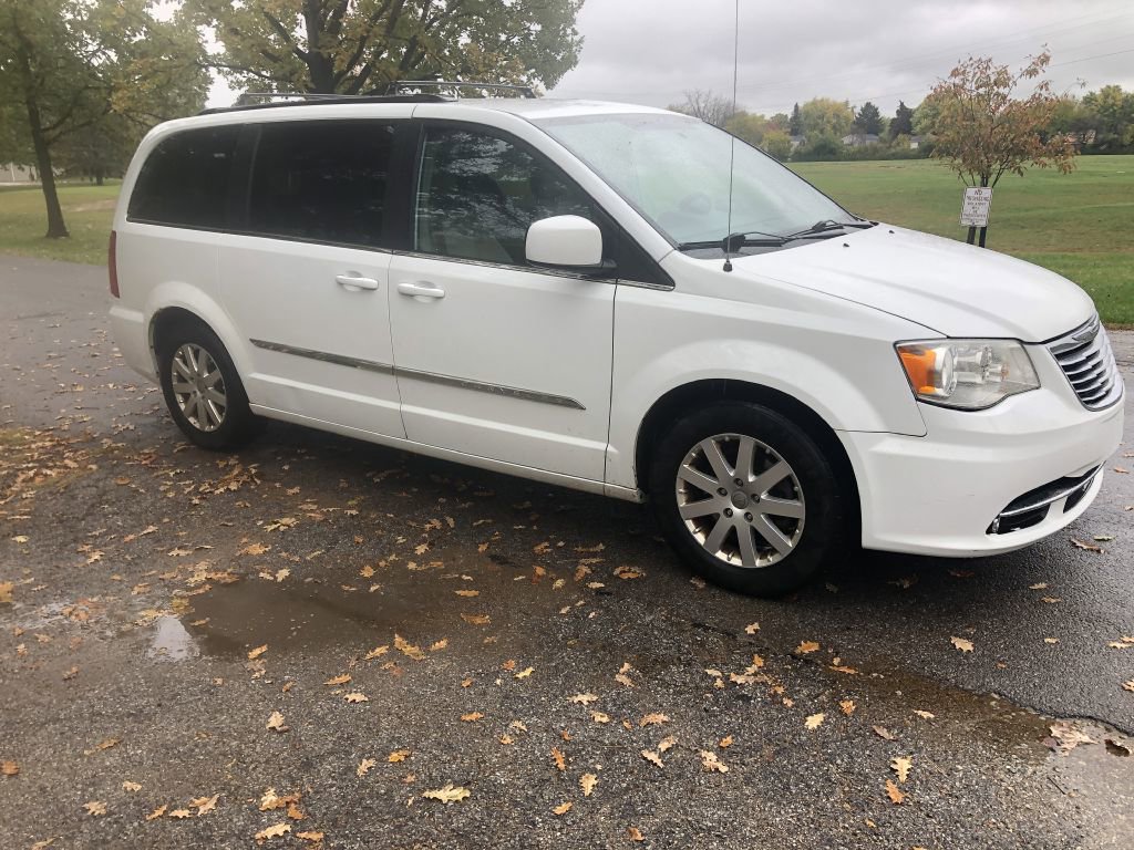Used 2014 Chrysler Town & Country Touring image 13