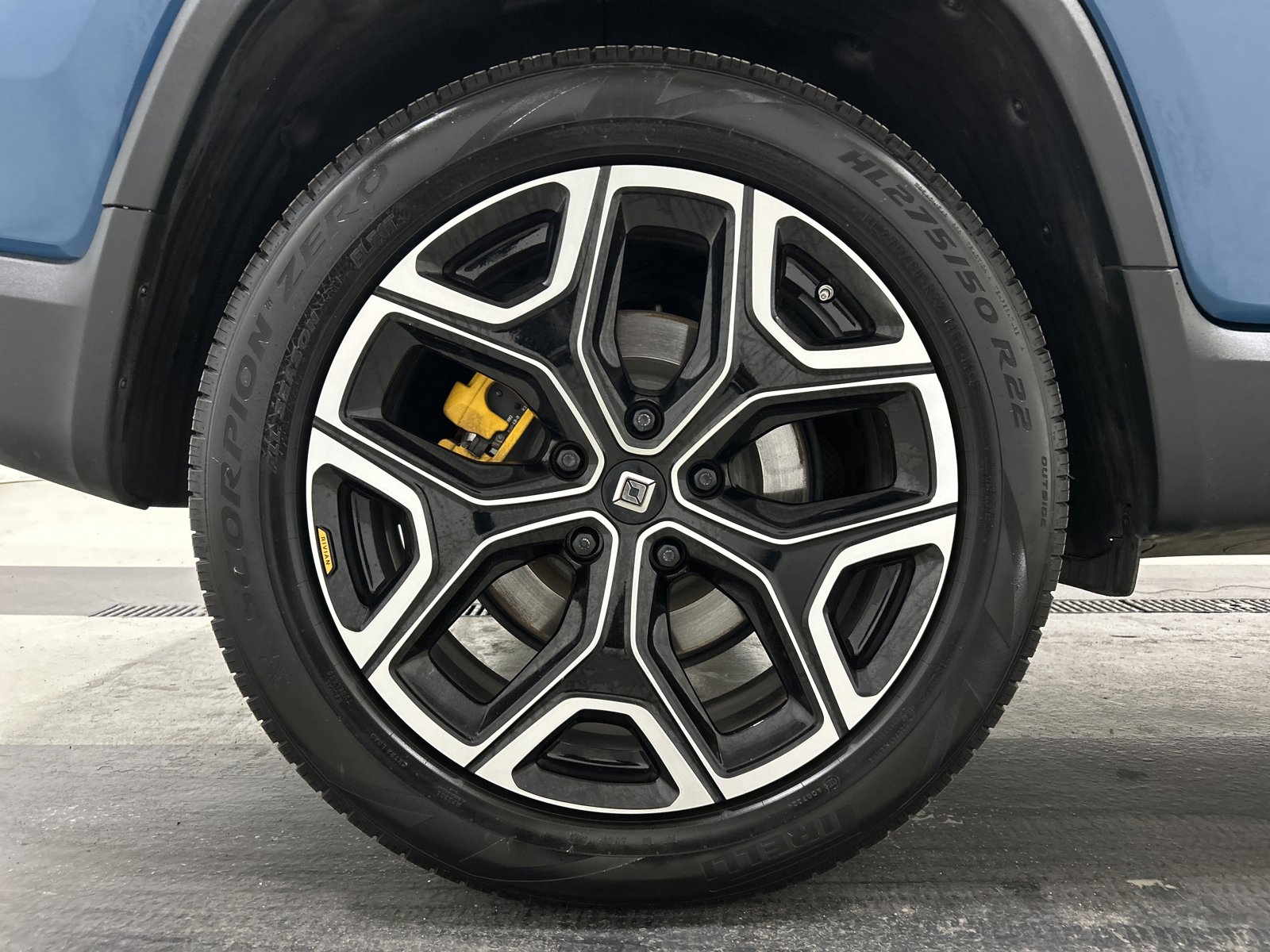 Used 2023 Rivian R1T Adventure image 12