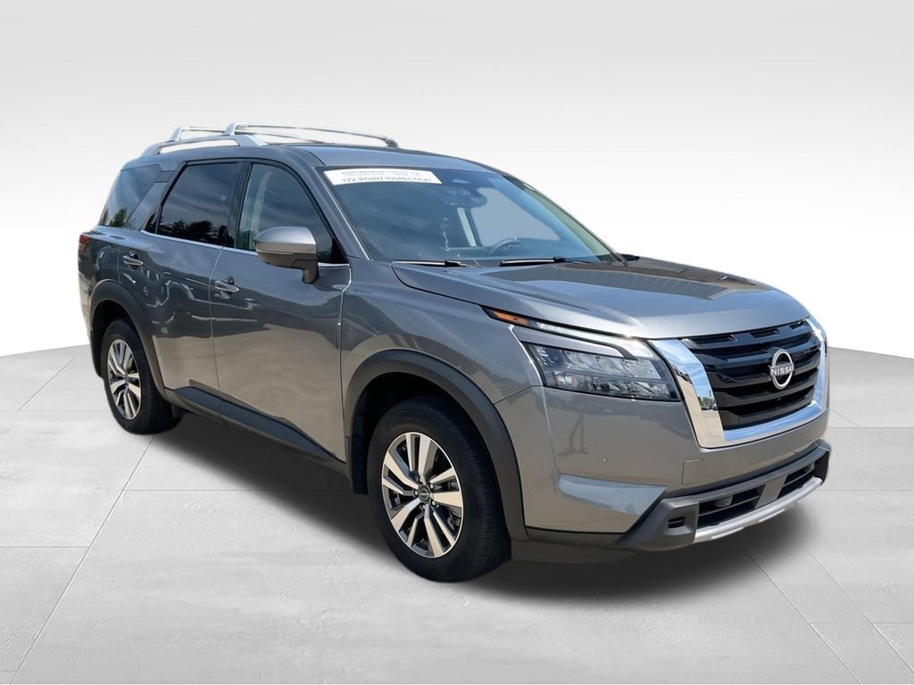 Used 2025 Nissan Pathfinder SL AWD/4WD image 2