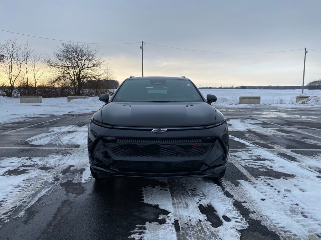 Used 2025 Chevrolet Equinox EV RS image 2