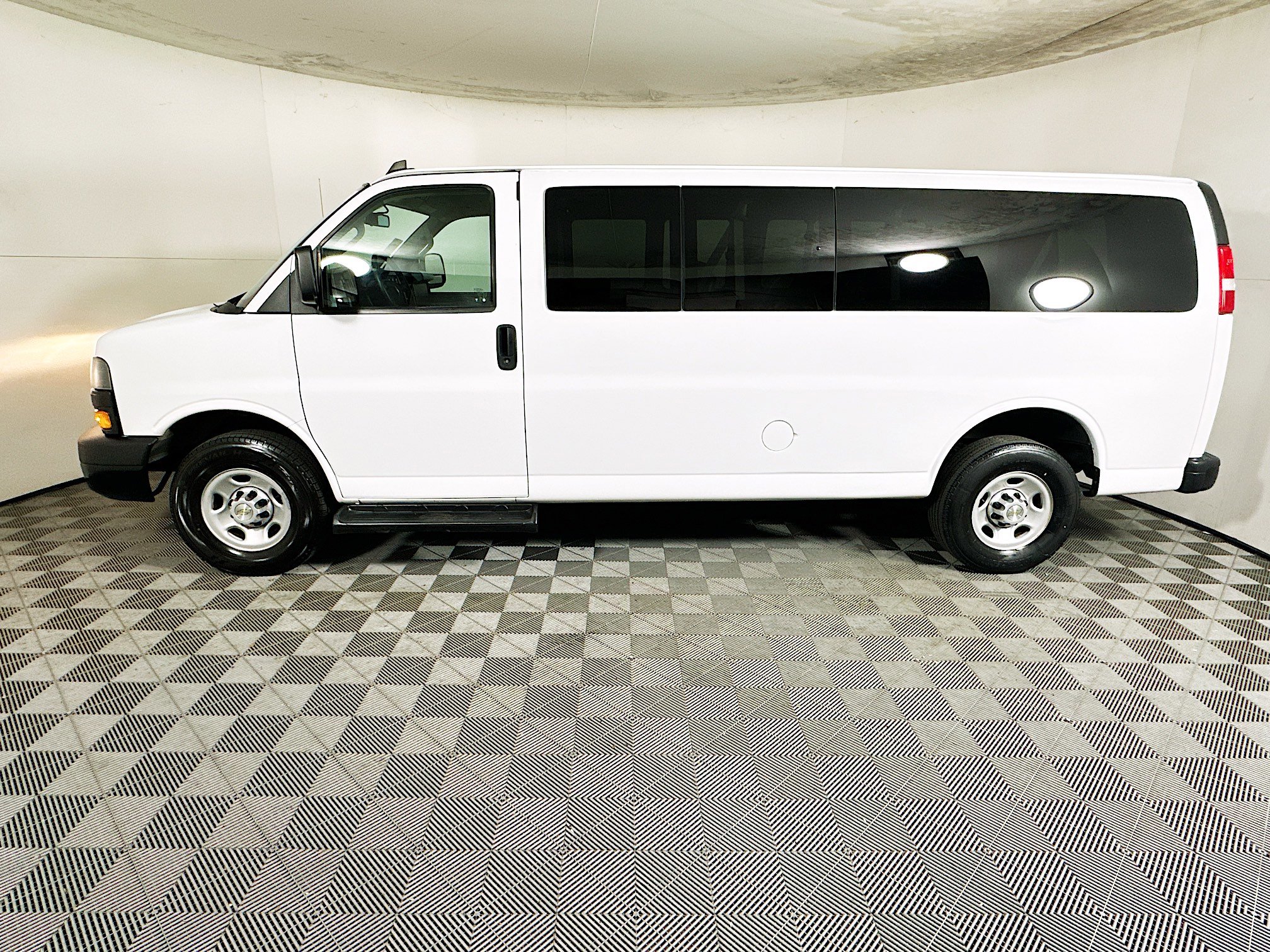Used 2023 Chevrolet Express 3500 LS RWD image 6