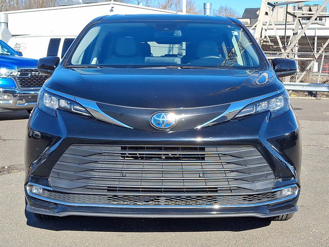 Used 2024 Toyota Sienna XLE image 31