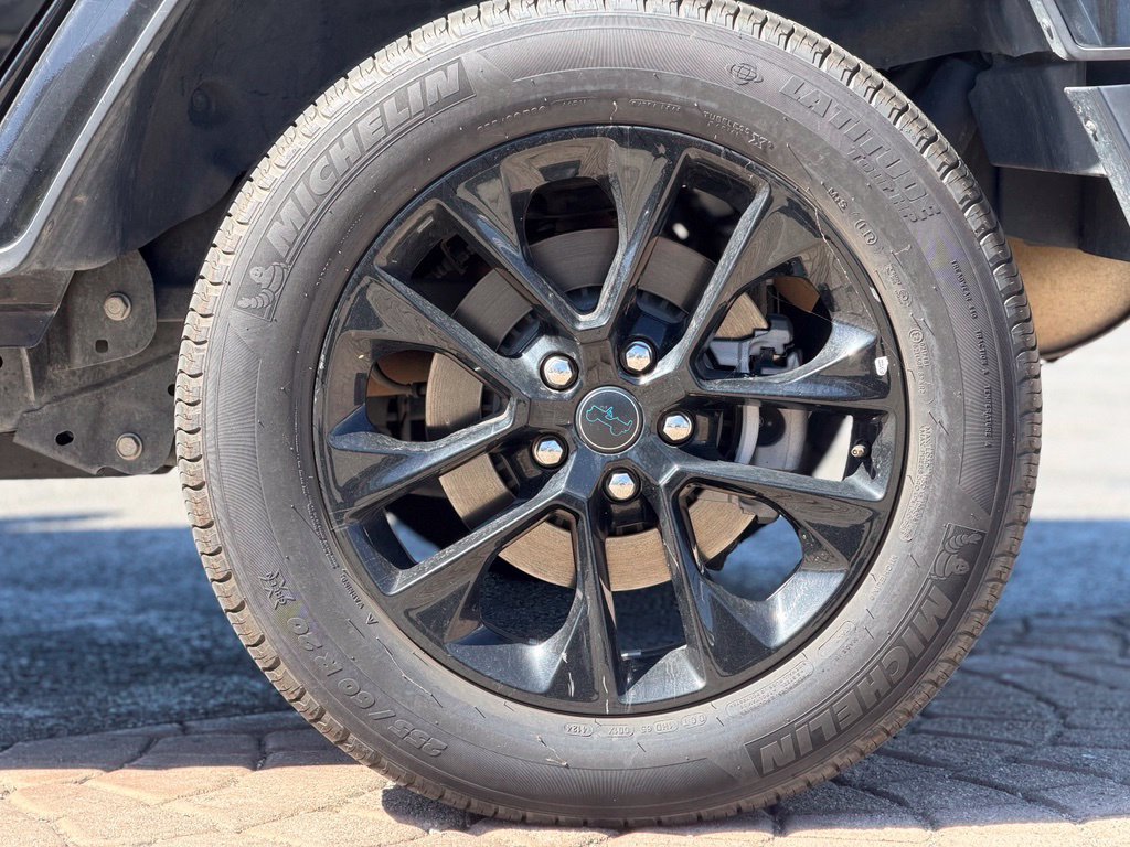 Used 2024 Jeep Wrangler Unlimited Sahara AWD/4WD image 2