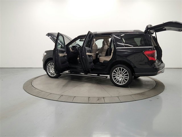 Used 2024 Ford Expedition Limited image 13