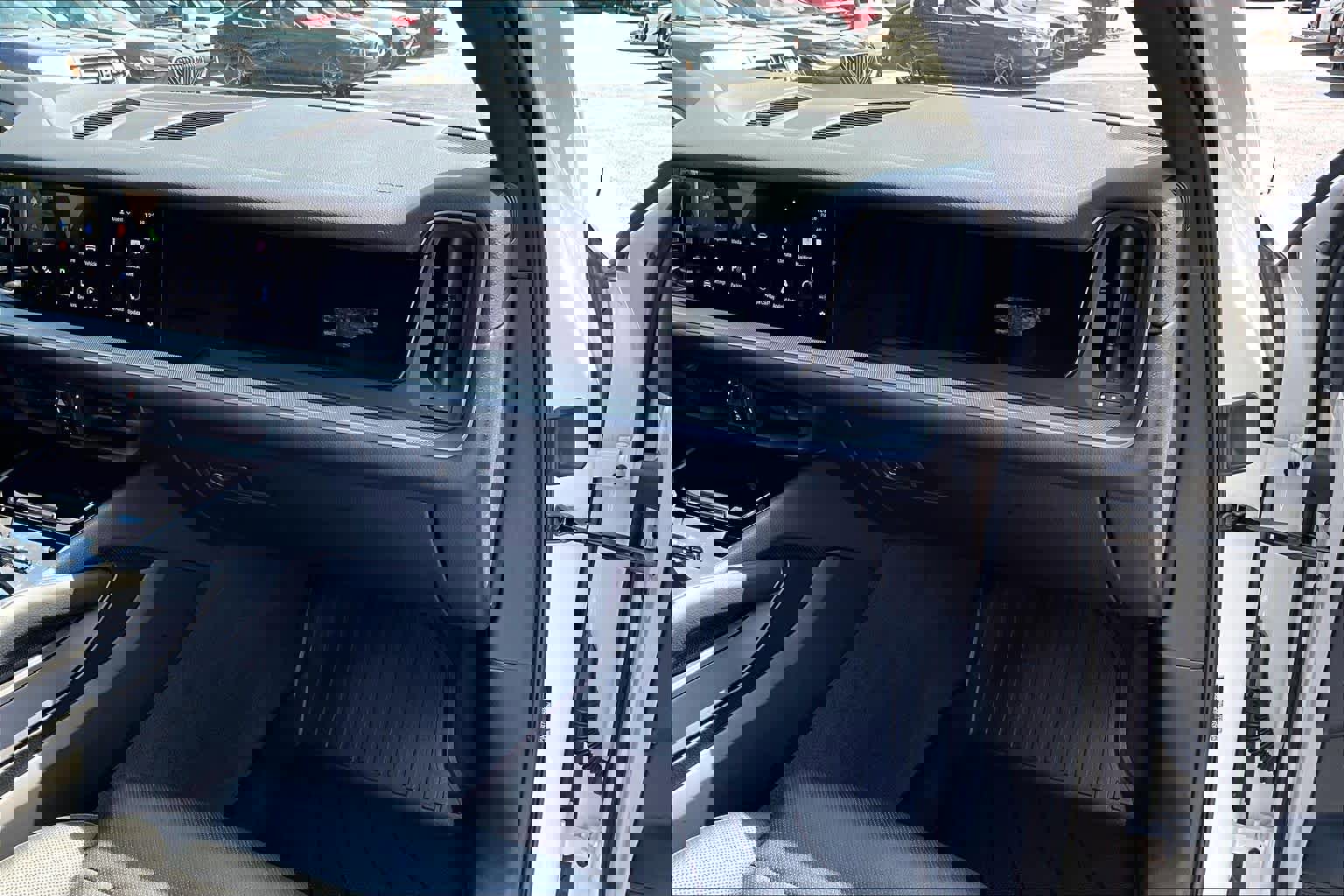 Used 2025 Porsche Cayenne image 19