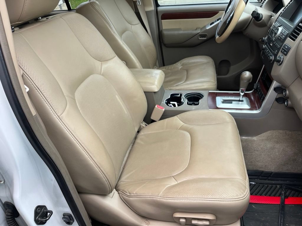 Used 2010 Nissan Pathfinder LE AWD/4WD image 13