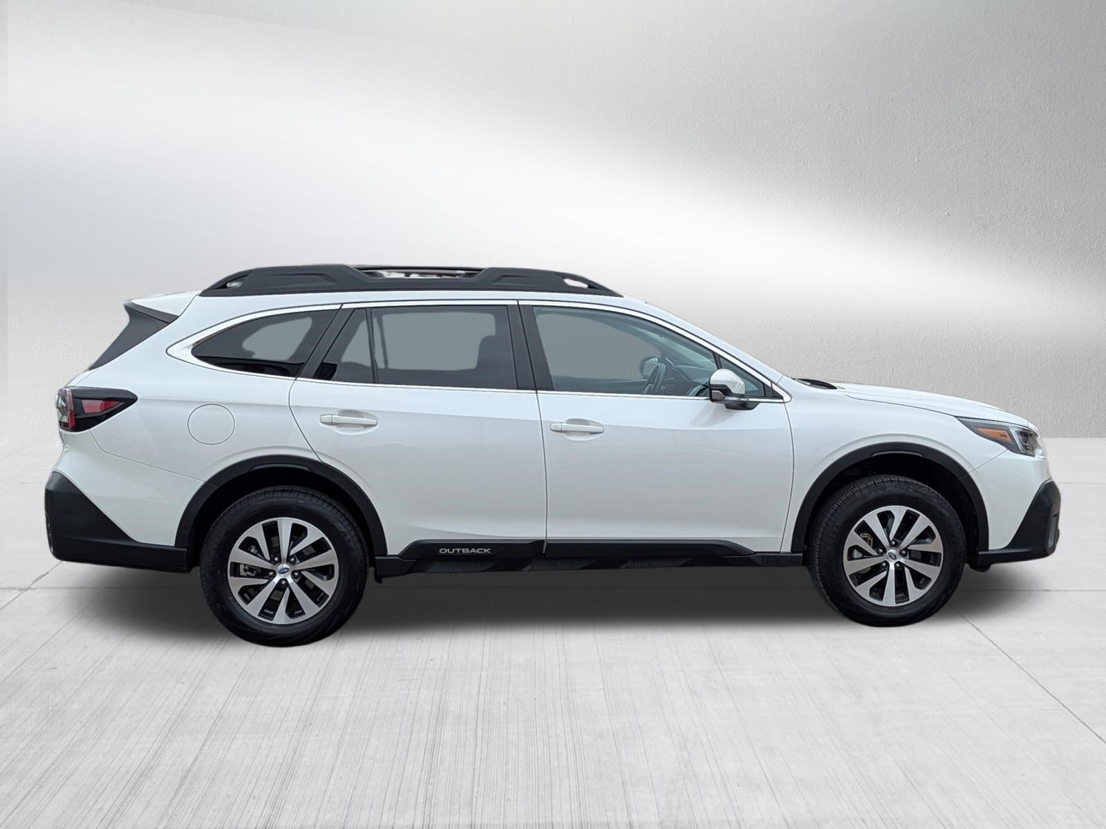 Used 2022 Subaru Outback Premium image 8