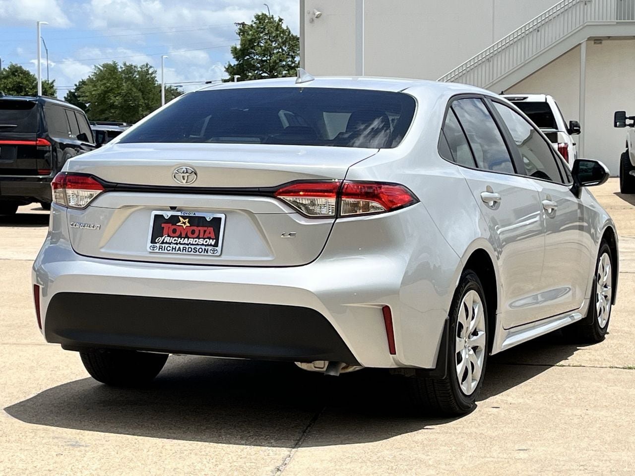Used 2025 Toyota Corolla LE FWD image 4