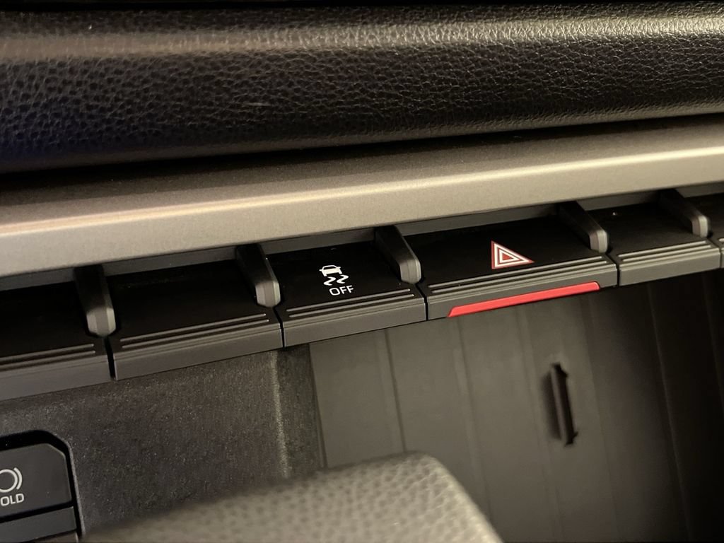 Used 2022 Toyota Tundra SR5 AWD/4WD image 34