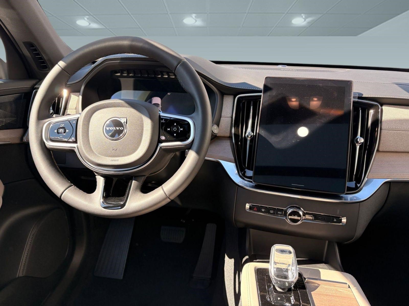 Certified 2026 Volvo XC90 B6 Plus w/ Protection Package Premier AWD/4WD image 37