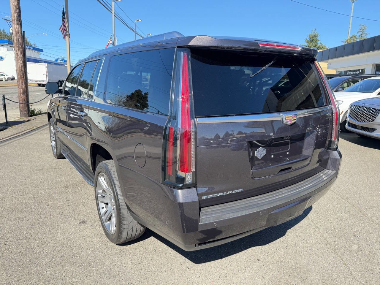 Used 2017 Cadillac Escalade ESV Luxury image 5