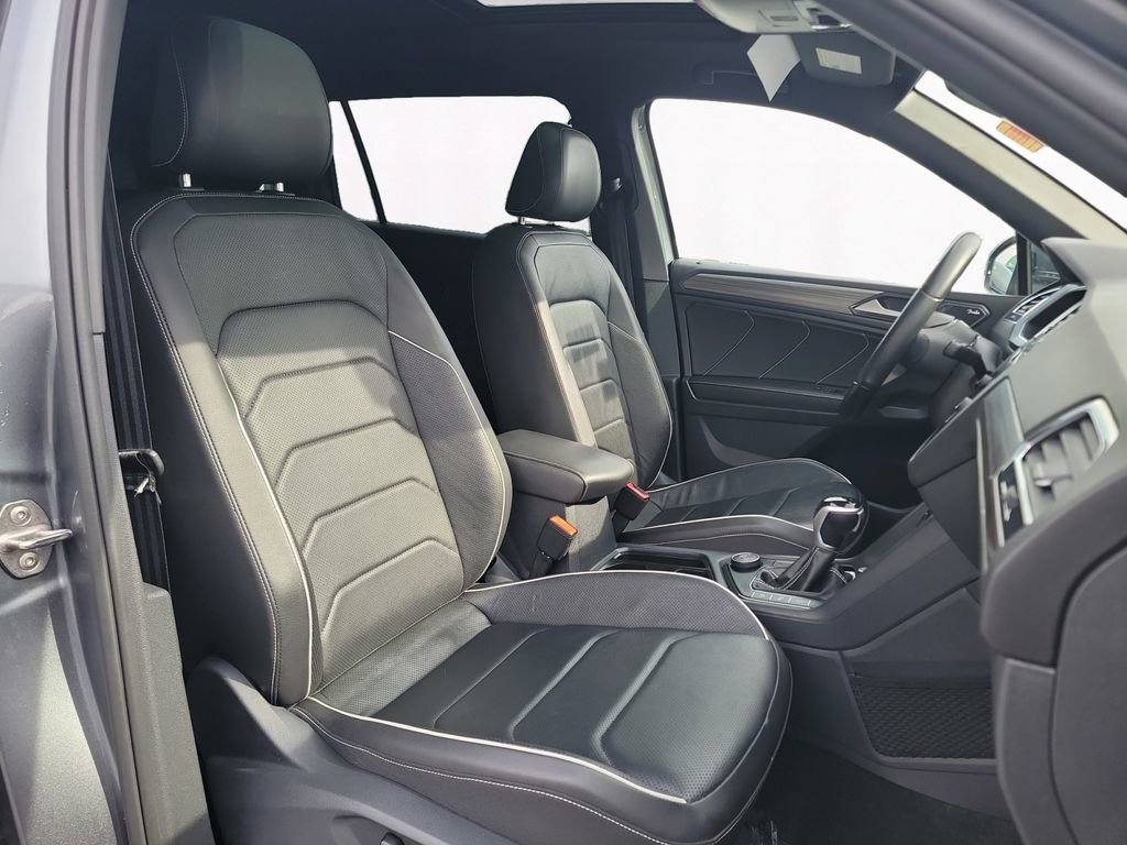 Used 2022 Volkswagen Tiguan SEL R-Line image 15