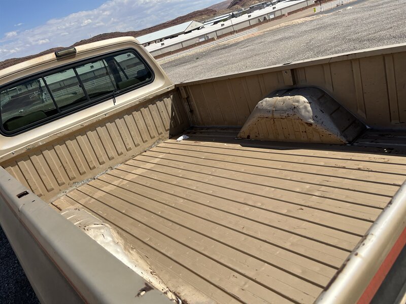 Used 1990 Dodge D/W Truck 250 RWD image 8