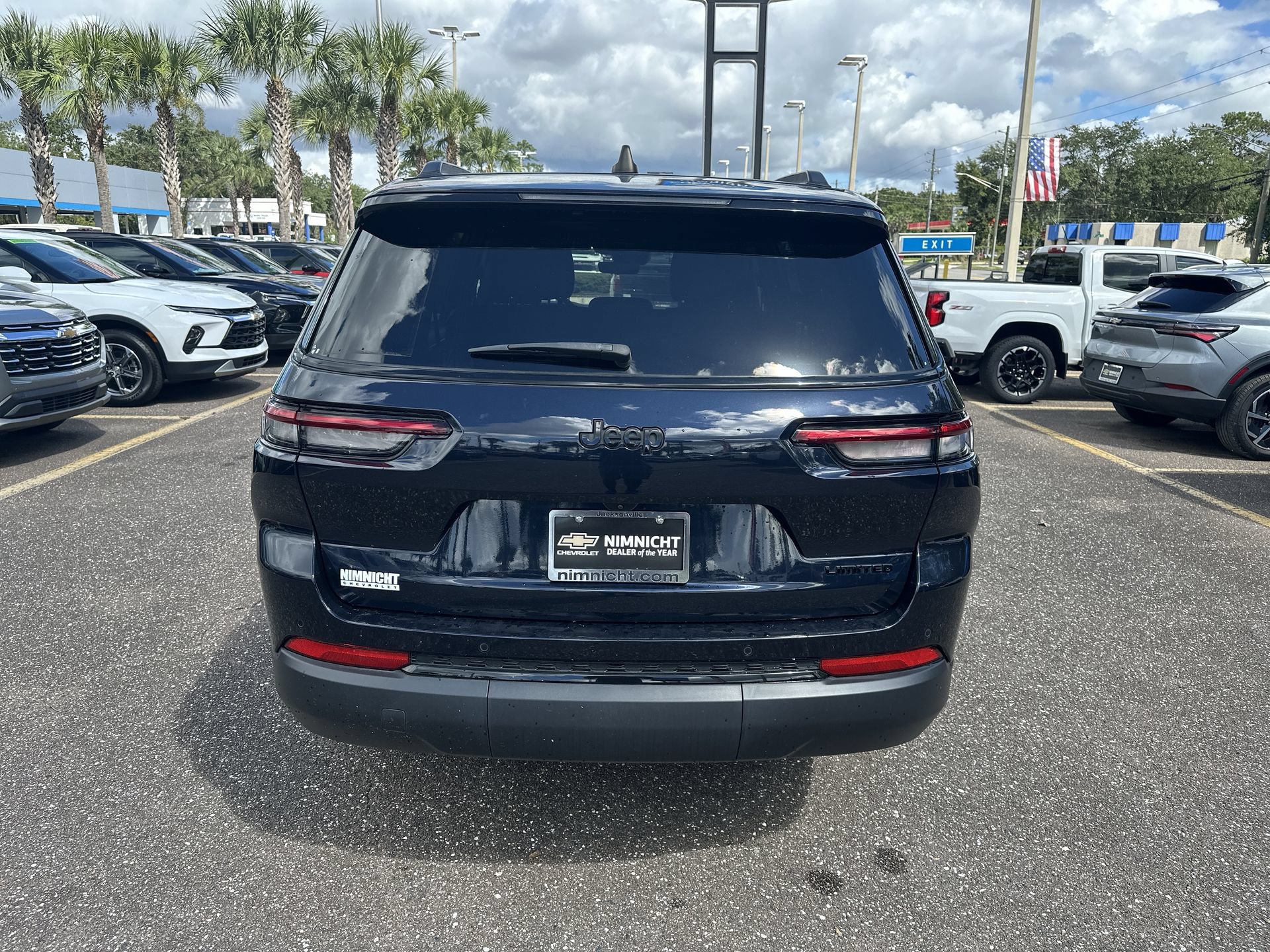 Used 2024 Jeep Grand Cherokee L Limited w/ Black Appearance Package RWD image 15