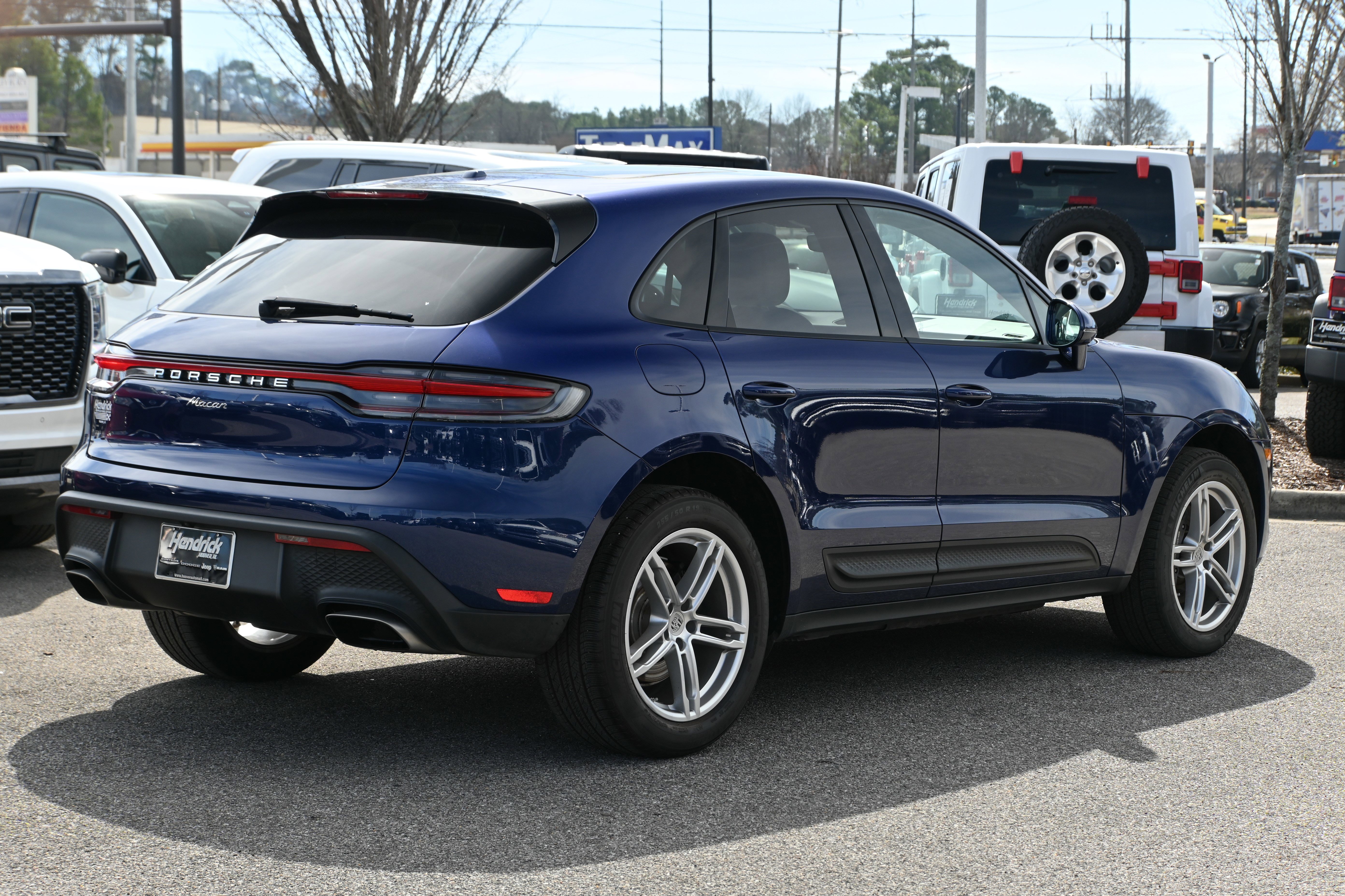 Used 2024 Porsche Macan w/ Premium Plus Package image 16