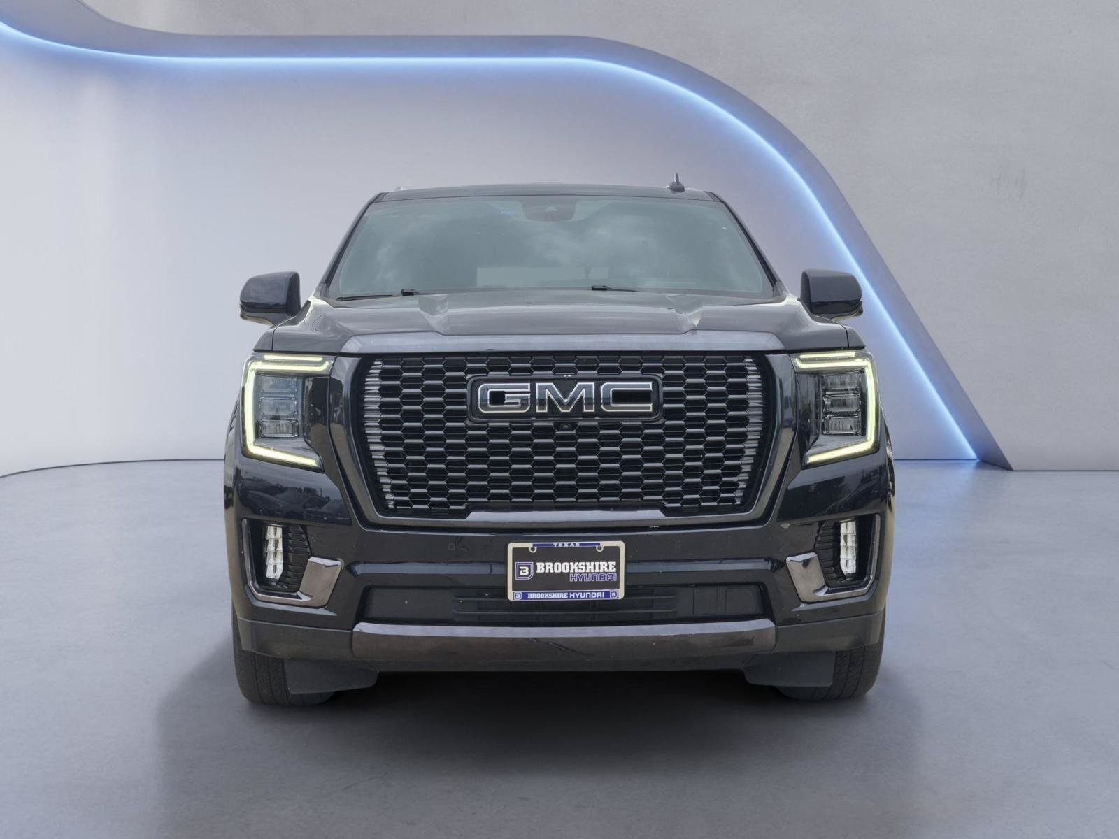 Used 2023 GMC Yukon Denali Ultimate AWD/4WD image 2