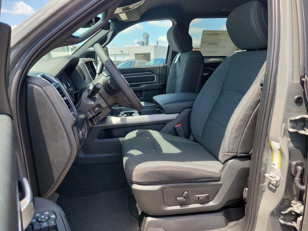 New 2026 RAM 2500 Big Horn AWD/4WD image 12
